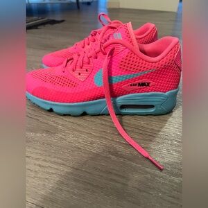Nike Air Max Shoes - size 7 men / 8.5 women